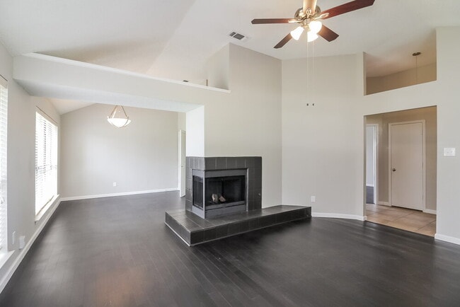 Building Photo - 936 Manor Dr