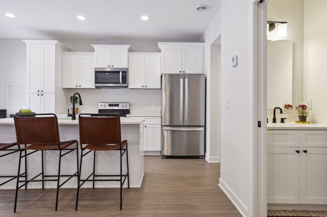 Foto del edificio - 2460 Cedarwood Ln