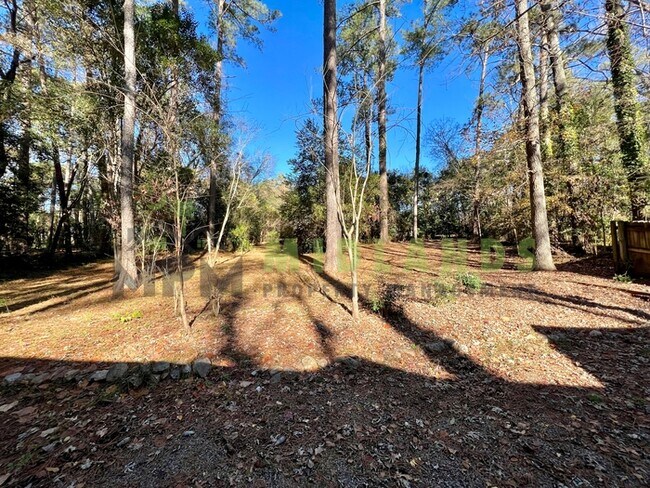 Building Photo - 225 Redbud Road