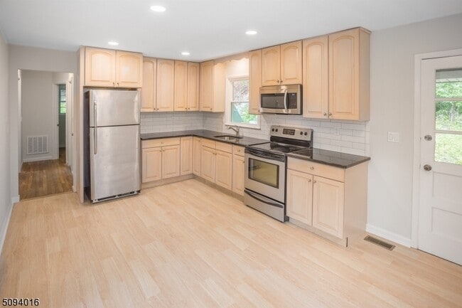 Building Photo - 129 Lackawanna Dr