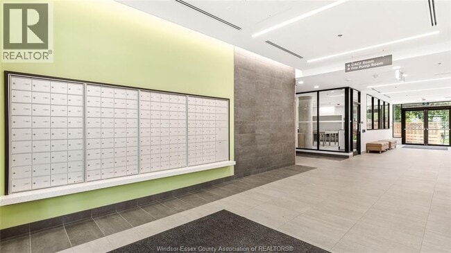 Building Photo - 3100 Meadowbrook Ln