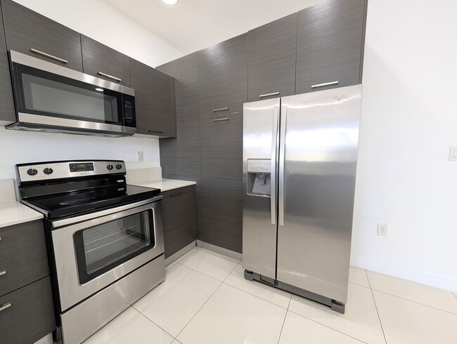 Building Photo - Gorgeous 2BR/2.5BA Townhouse in Gated Community – Lauderhill