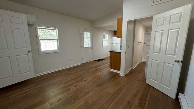 Building Photo - 49 Pine Brook Curv