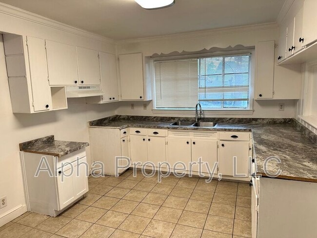 Building Photo - 4 Brownwood Dr