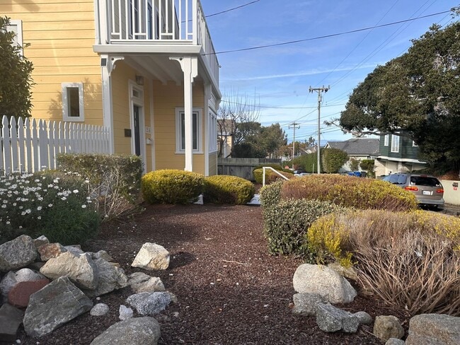 Building Photo - PG Victorian