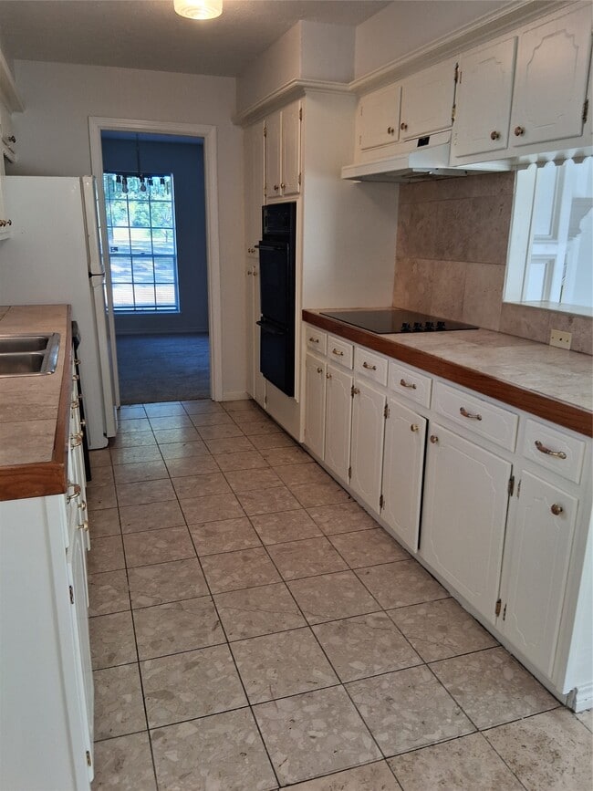 Building Photo - 7515 Brush Wood Dr