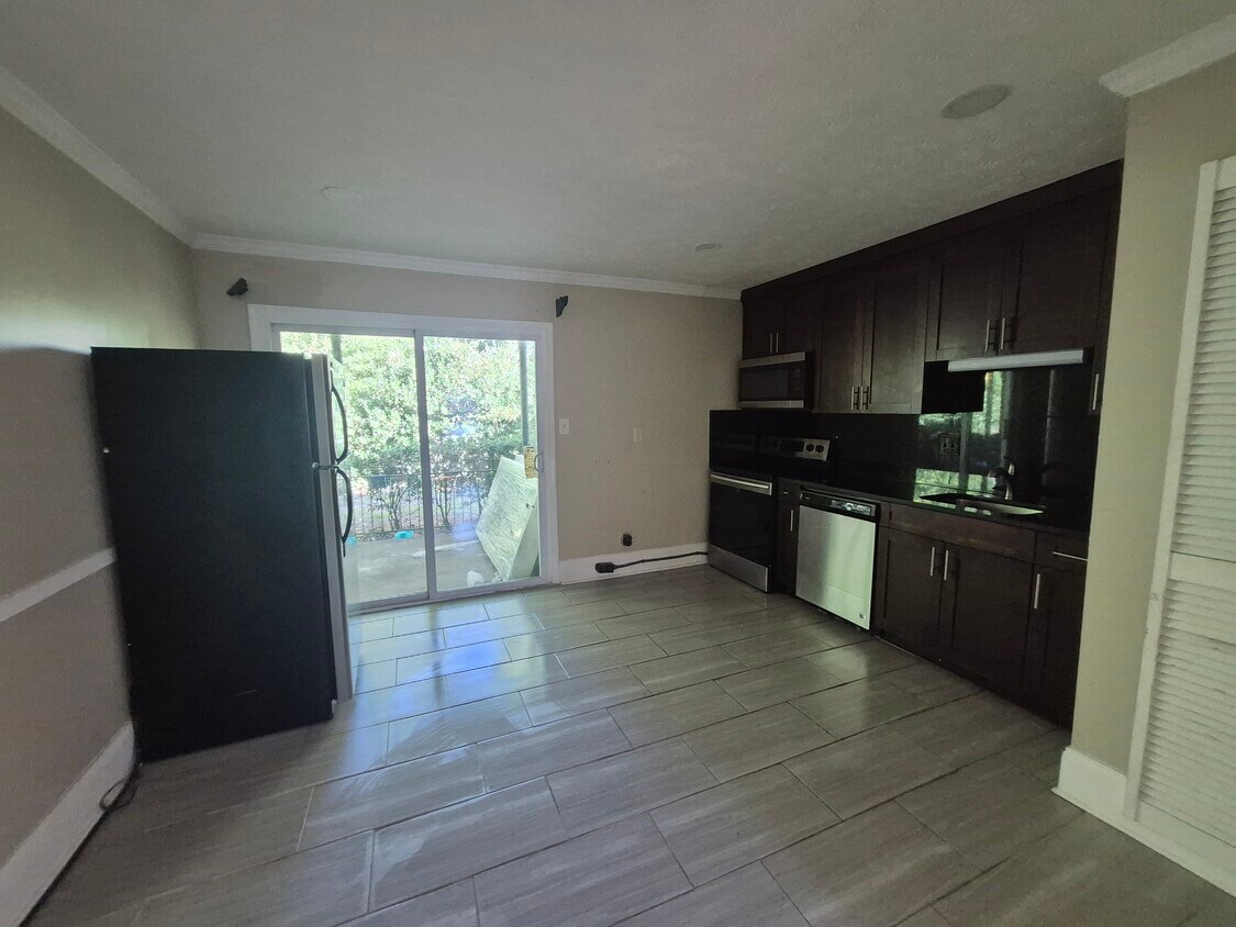 Foto principal - 373 Stone Mountain St