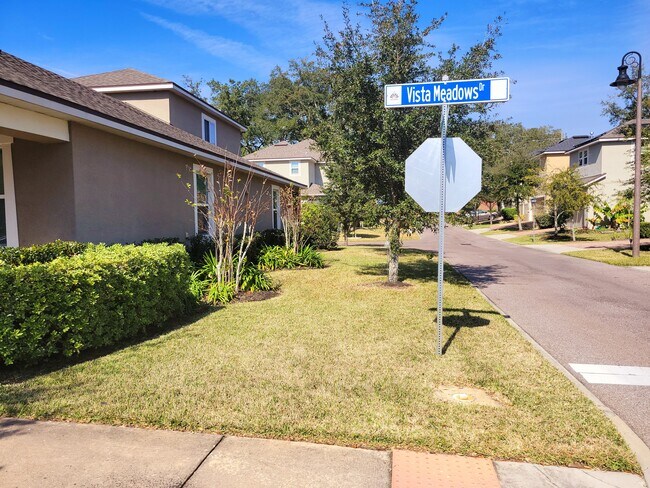 Building Photo - 1722 Vista Meadows Dr