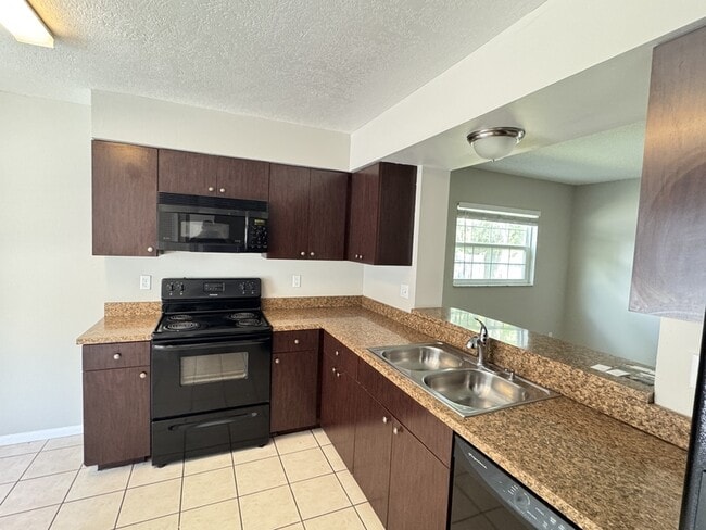 Building Photo - 4447 Brook Hollow Cir