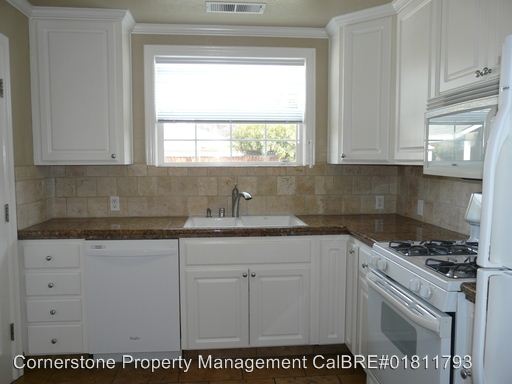 Building Photo - 2114 Coastland Ave
