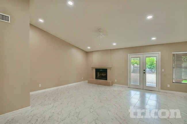 Building Photo - 4947 E Greenway Cir