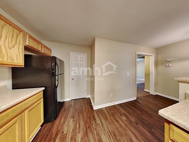 Foto del edificio - 1528 Pebble Ridge Dr