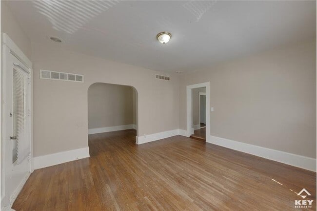 Building Photo - 1258 N Lewellen Ave