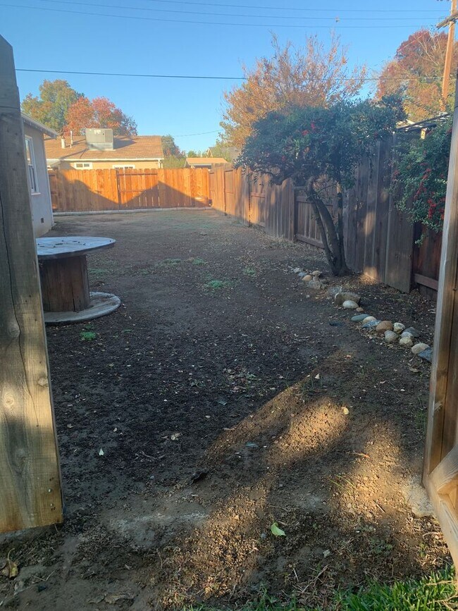 Building Photo - Newly Renovated Home