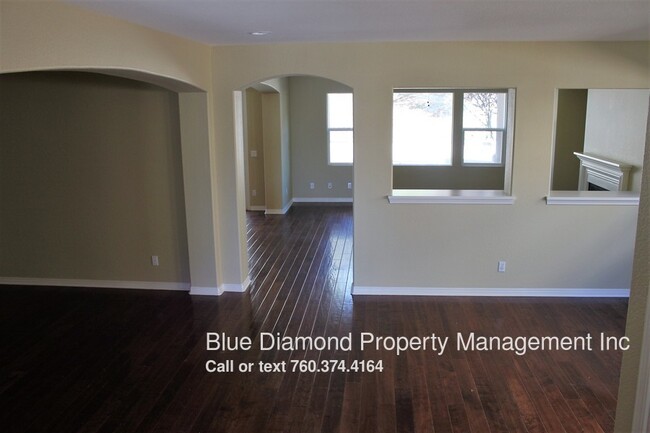 Building Photo - 4 BR, 3 BA plus a loft in San Elijo Hills