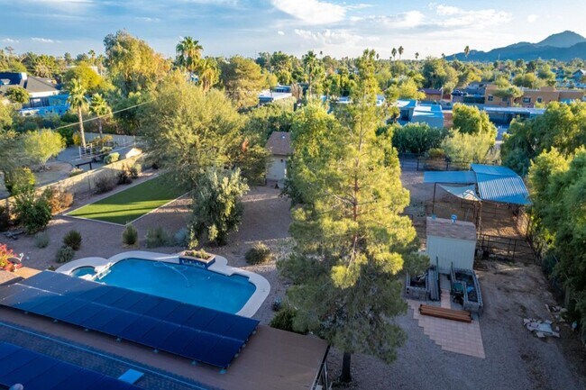 Building Photo - 6615 E Desert Cove Ave