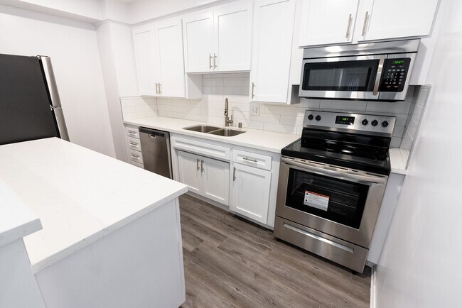 Interior Photo - 1371 S. Beverly Glen Blvd.