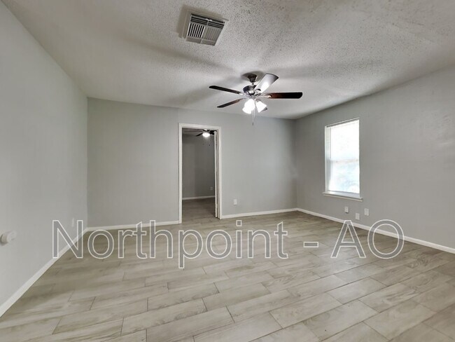 Building Photo - 9233 Nyssa St