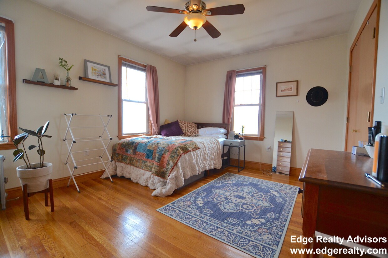 Primary Photo - 53 Elmira St