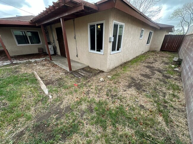 Building Photo - 45456 Foxton Ave