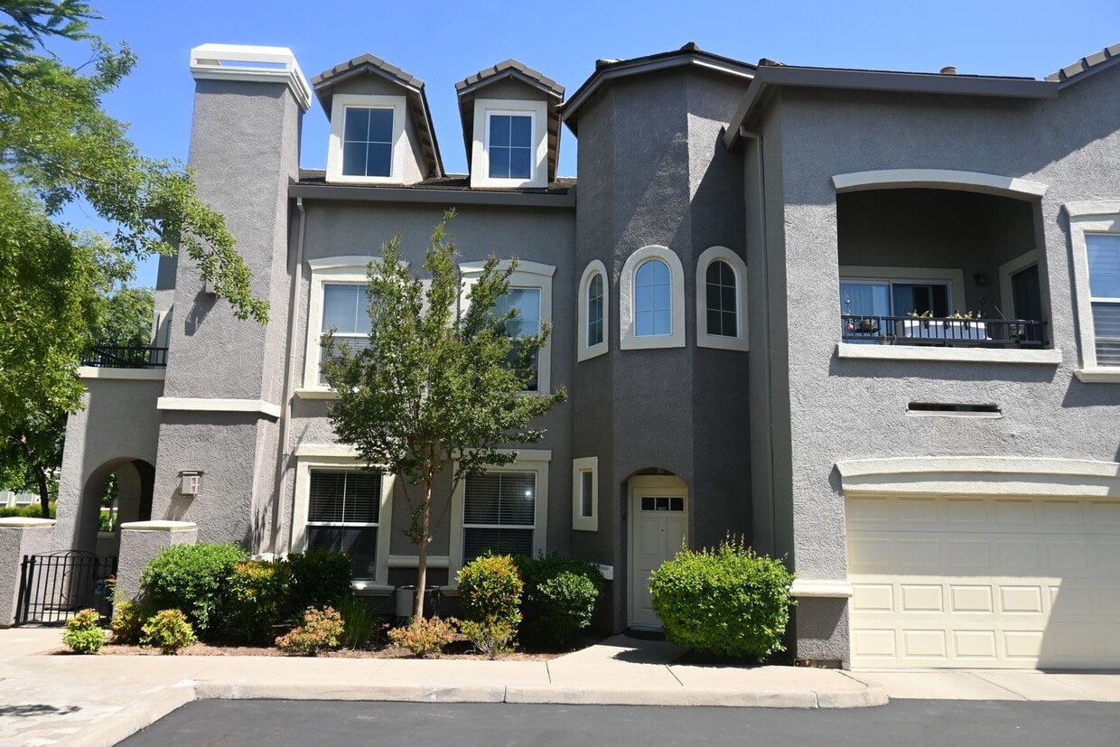 Primary Photo - Resident Benefit Package Property