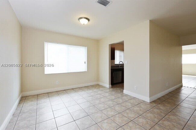 Foto del edificio - 4904 SW 90th Terrace