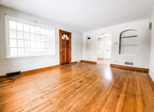 Main Floor Living room - 807 Northwestern Ave