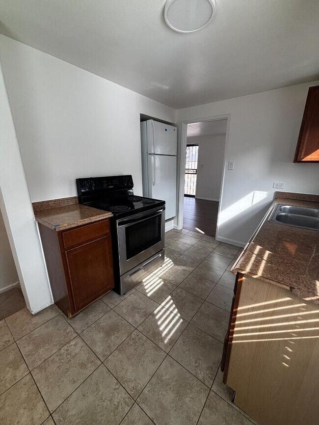 Foto del edificio - Charming 2 bed 1 bath Zuni Park