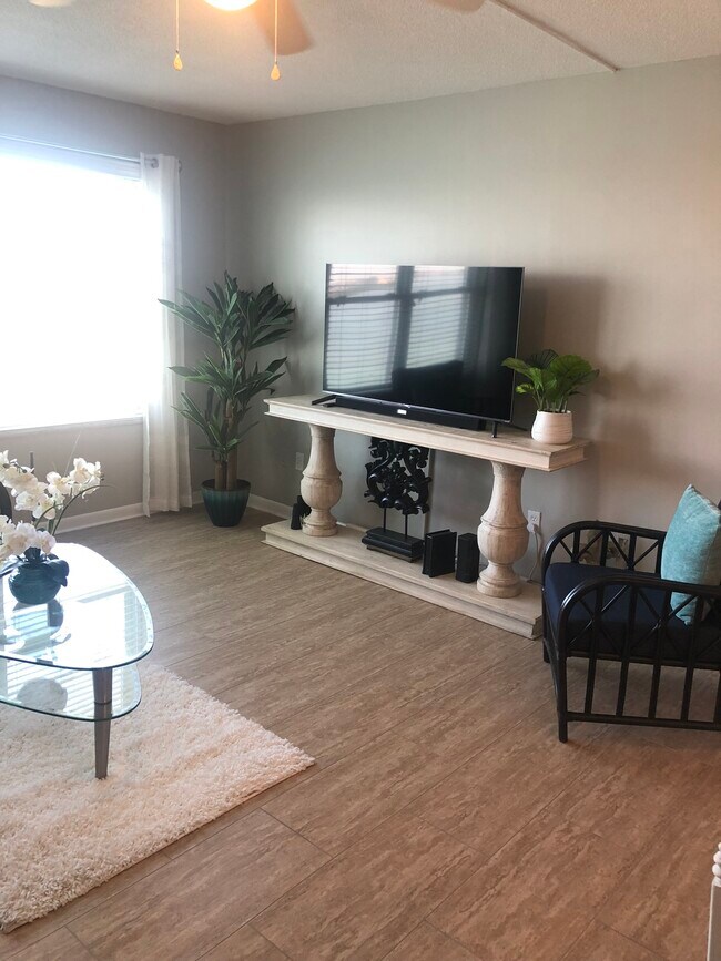 Sala de estar - 5220 Brittany Dr S