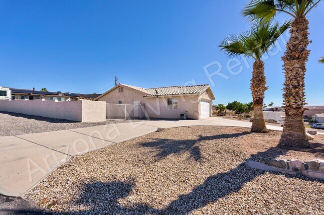 Foto del edificio - SOUTHSIDE HOME WITH LARGE FENCED BACKYARD