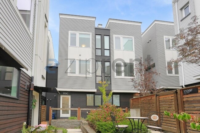 Building Photo - Unit C