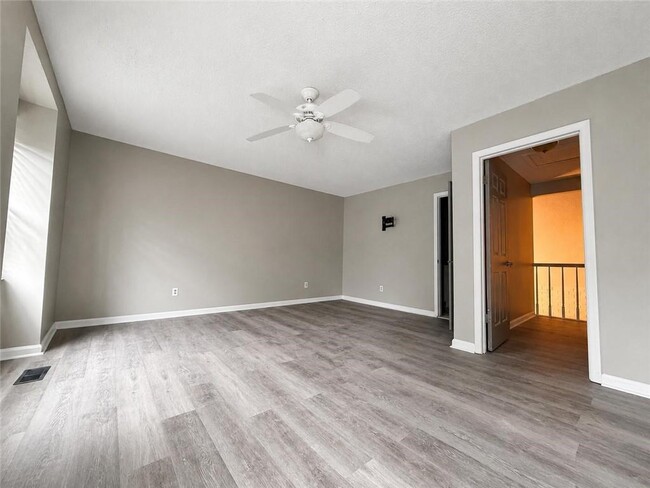 Building Photo - 5031 Bell Dr SE