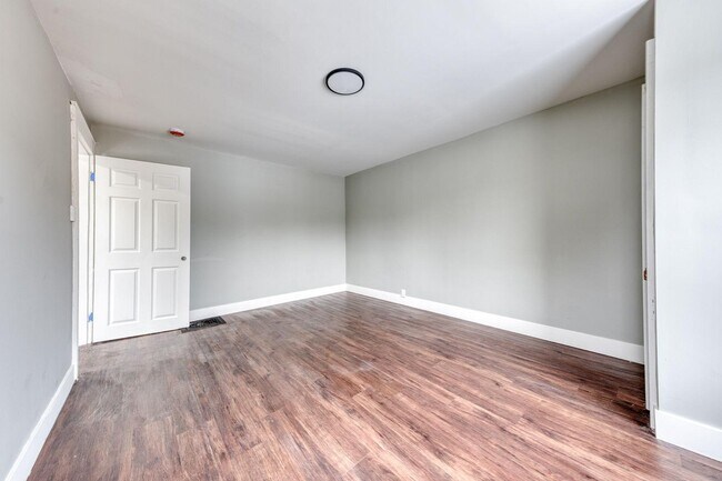 Foto del edificio - 68 Lewis Ave