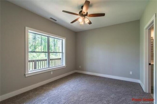 Dormitorio principal - 124 Foxden Dr