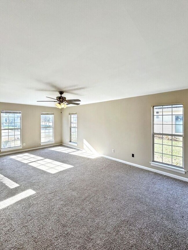 Foto del edificio - 6005 Almond Creek N Ln