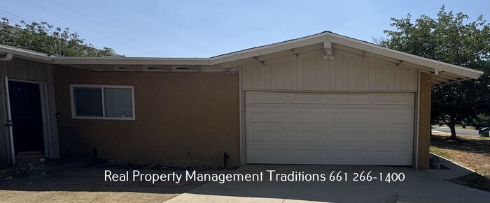 Foto principal - 2 plus 1 duplex - ALL UTILITIES INCLUDED!!!