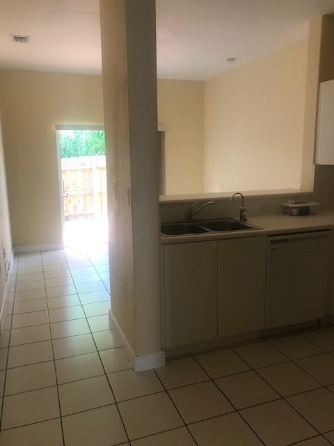 sala de estar - 1677 SE 27th Ct
