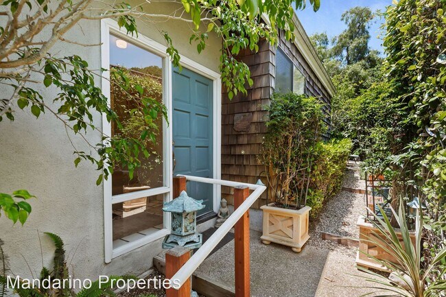 Foto del edificio - 2 br, 2 bath House - 723 East Victoria Str...