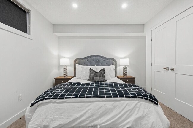 Photo du bâtiment - 4914 Hawthorn Pl SW