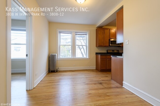 Building Photo - Irving Park 1 bedroom - Clost to Public Tr...