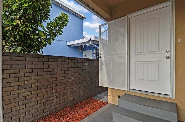 Foto del edificio - 683 Harbour Way