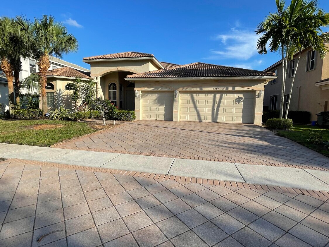 Foto principal - 9260 Oak Alley Dr