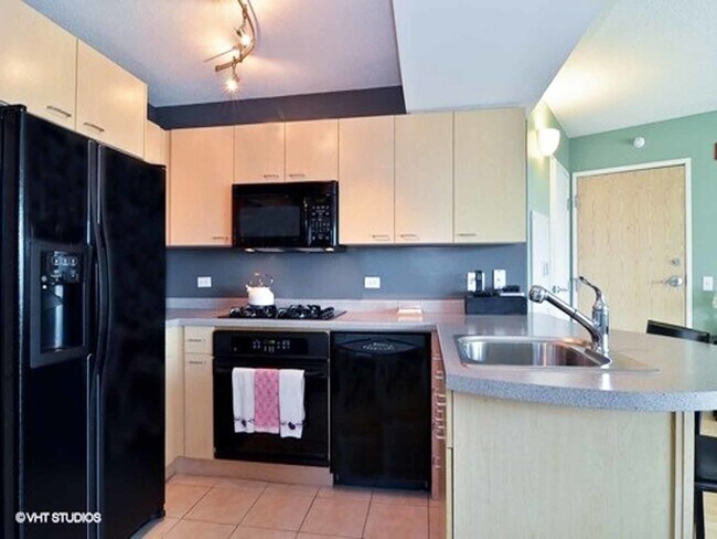 Foto del edificio - 1720 Maple Ave