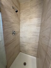 Building Photo - 9915 Parkvale Dr