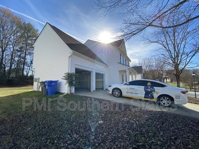 Building Photo - 10 Brockmore Dr
