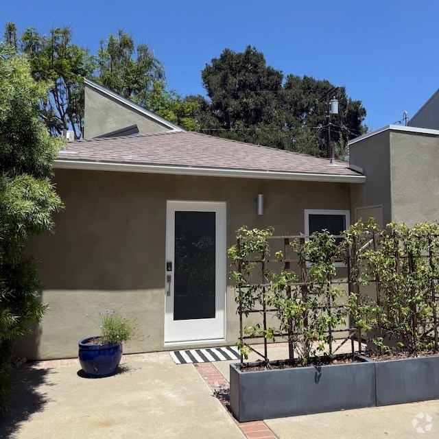 Building Photo - 4210 La Salle Ave
