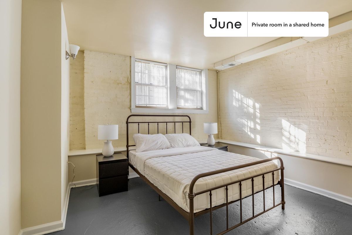 Private bedroom in 4 bed/2 bath Home - Private bedroom in 4 bed/2 bath Home
