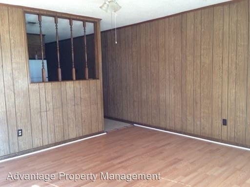 Building Photo - 605 5th Ave