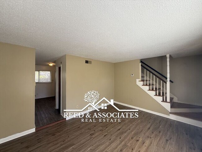 Foto del edificio - 2-Story Duplex Located Near UofM!