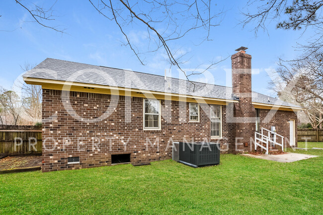 Building Photo - Stunning Brick Home in Quiet Cul-De-Sac